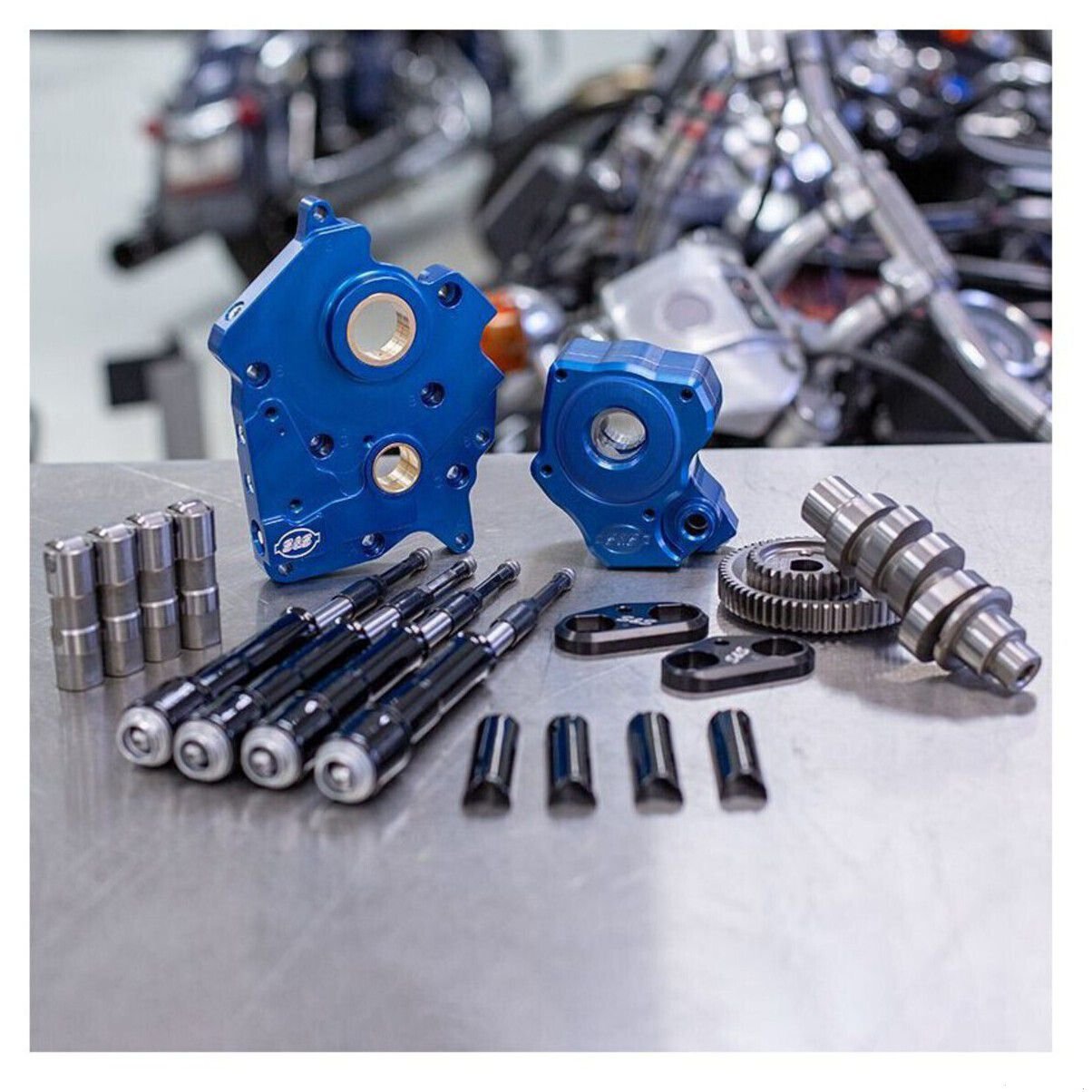 310-1013a.jpg 310-1013A GEAR DRIVE 465G CAM CHEST KIT WITH BLACK PUSHROD TUBES FOR OIL COOLED 2017-UP M8 MODELS - Image 1